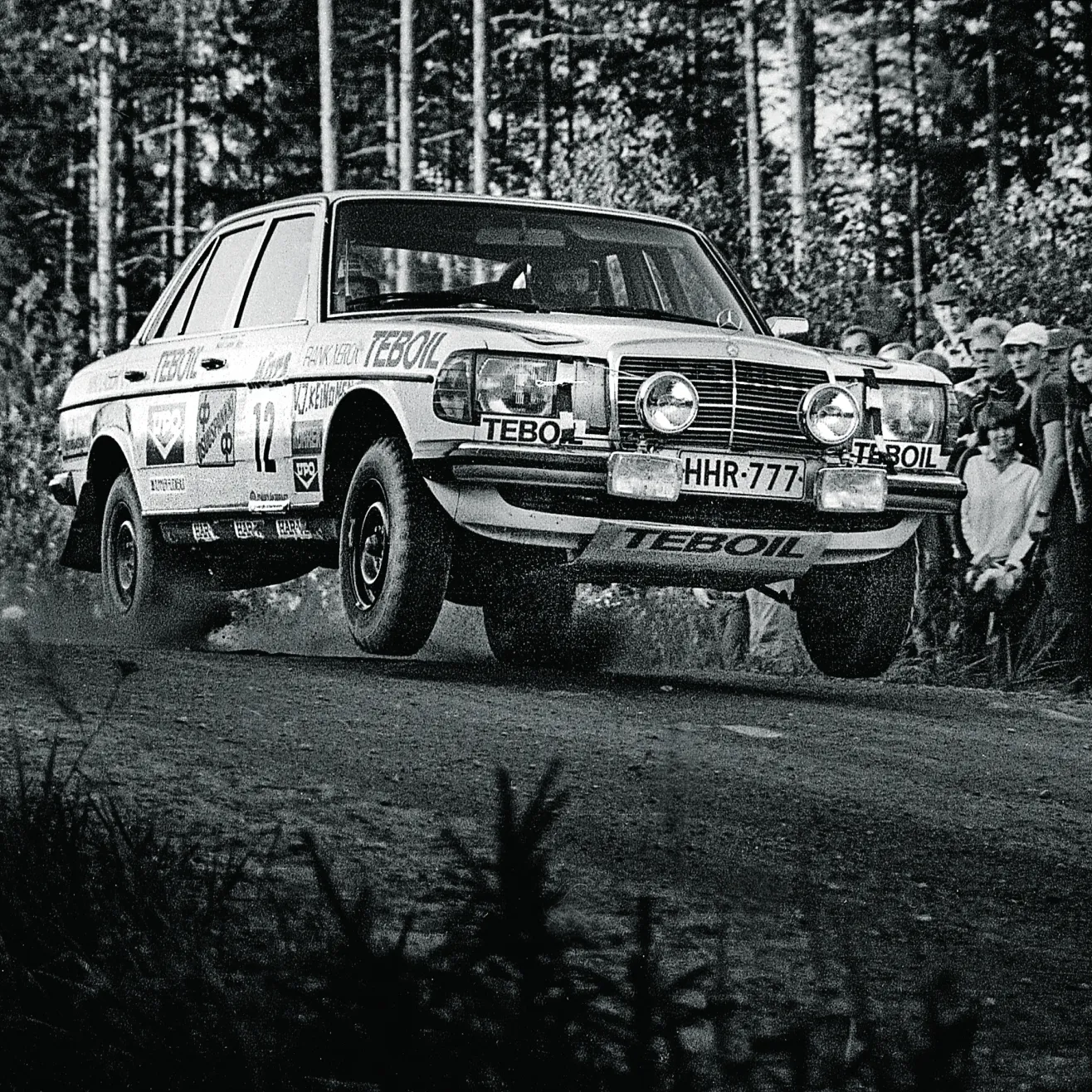 Kyösti Hämäläinen ja taksimersu. Kuva Marko Mäkinen