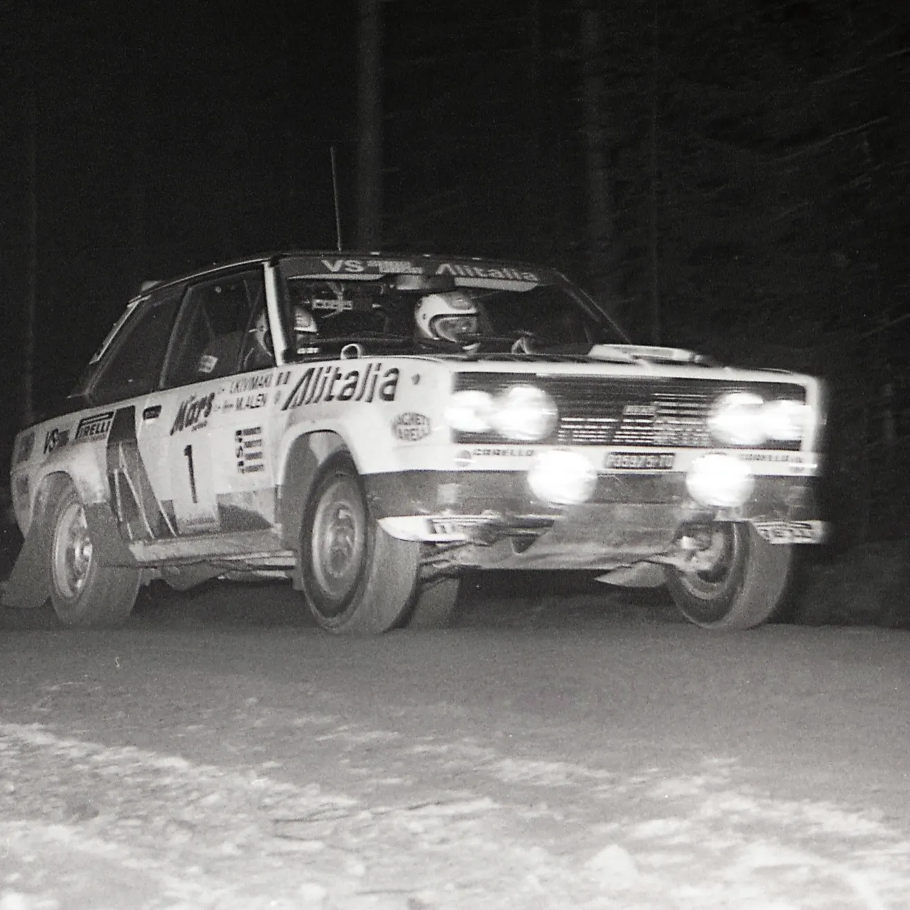 12 tunnin ero. Tänä vuonna MM-kärki ajaa Myhinpäässä perjantaina klo 10:23, kun vuonna 1979 rallin voittoon ajanut Markku Alén (kuvassa) kilpaili samalla pätkällä lauantai-iltana klo 21:45. Kuva: Marko Mäkinen