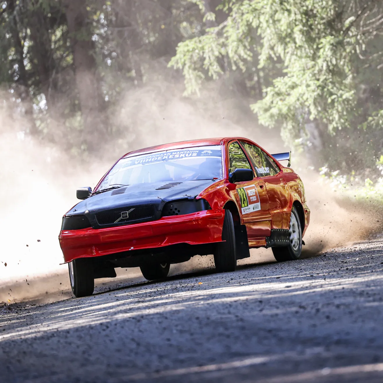Ville Reuter on Idän Metsäkone SM-Rallisprintin ykkössuosikkeja kaksivetojen yleisessä. Kuva: Janette Taskinen / AKK. 
