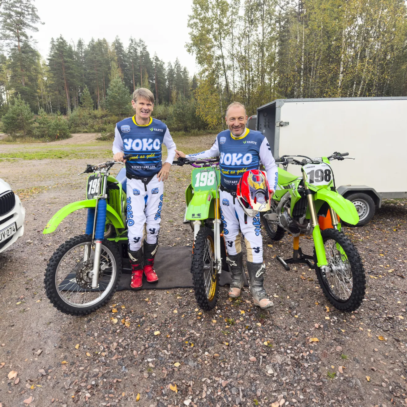Pekka Vehkonen ja Marcus Grönholm motocross-radalla. Kuva Vesa Koivunen
