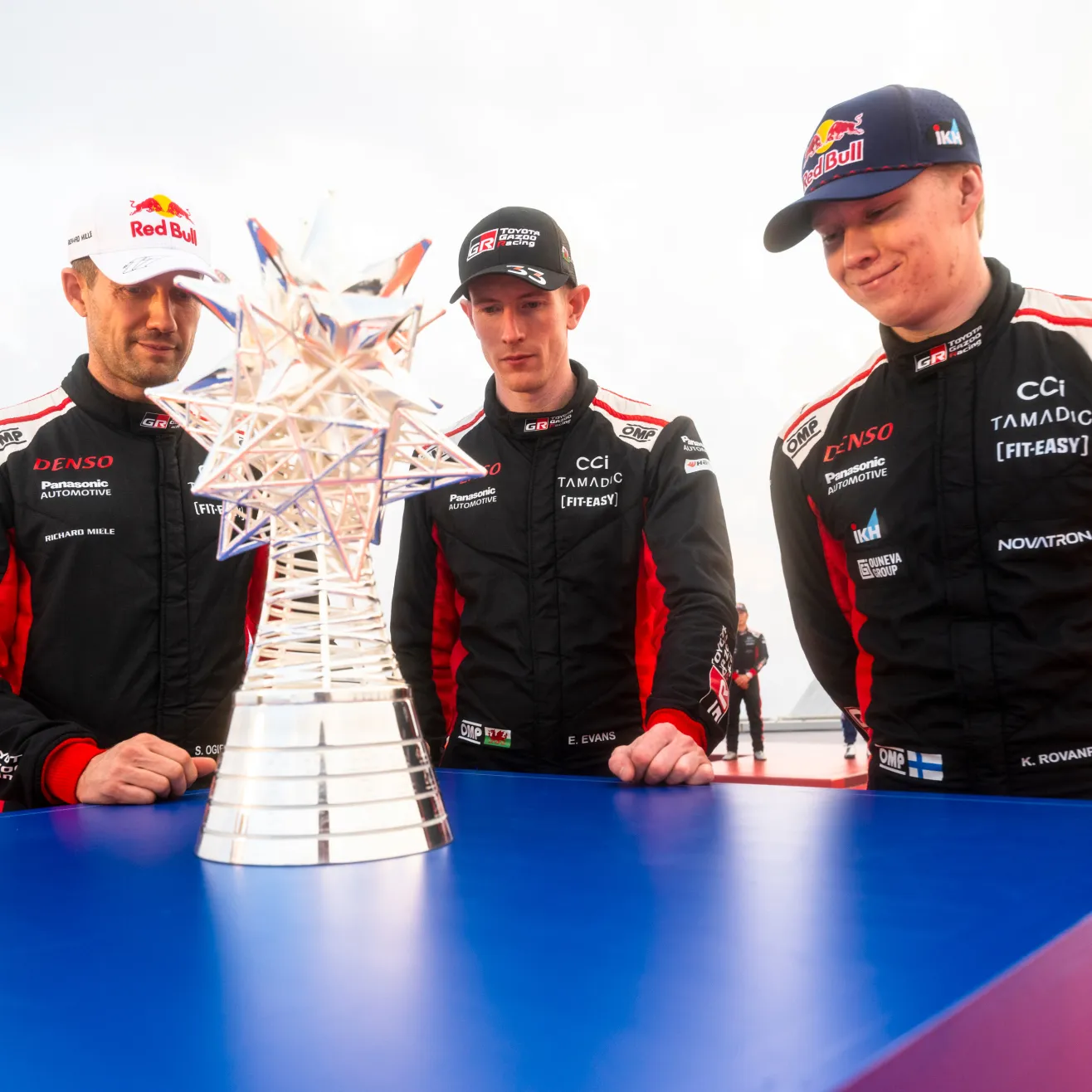 Ogier, Evans ja Rovanperä (Red Bull)