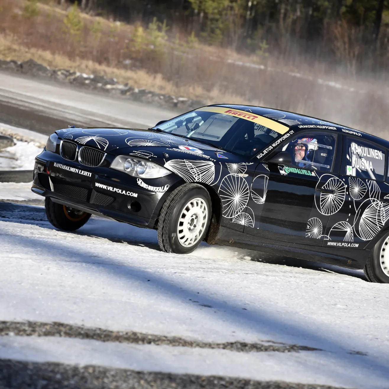 Antti Hakulisen BMW koeajaa Jyrki Järvilehto. Kuva Joni Vainio.