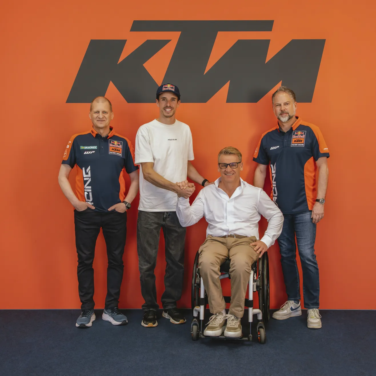 Kuvassa Aki Ajo, Alex Marquez, Pit Beirer, Jens Hainbach. Kuva KTM Images.