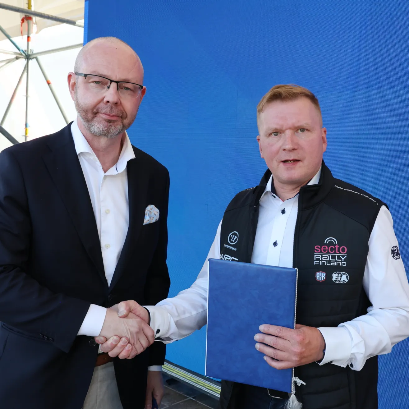 timo_koivisto_ja_lauri_poyhonen_kuvaaja_touho-ha-cc-88kkinen