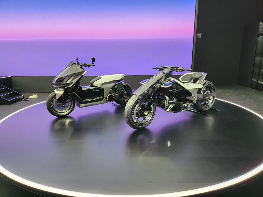 Tokion autonäyttely