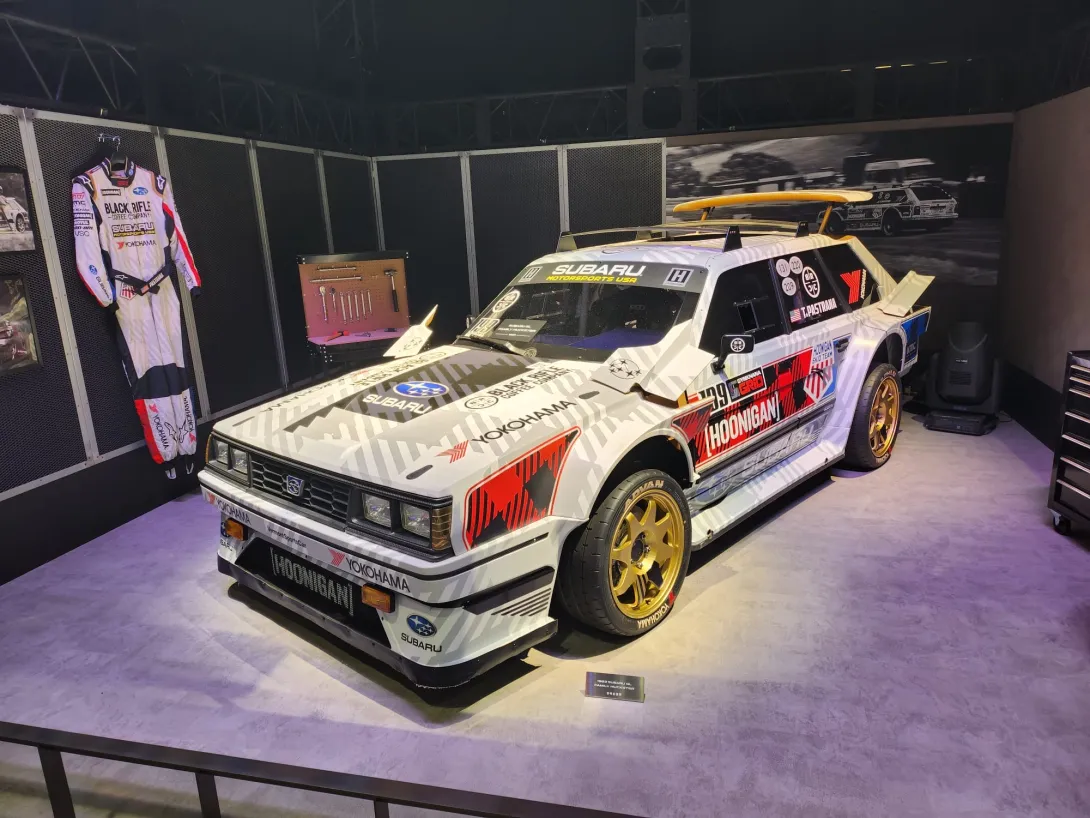 Tokion autonäyttely