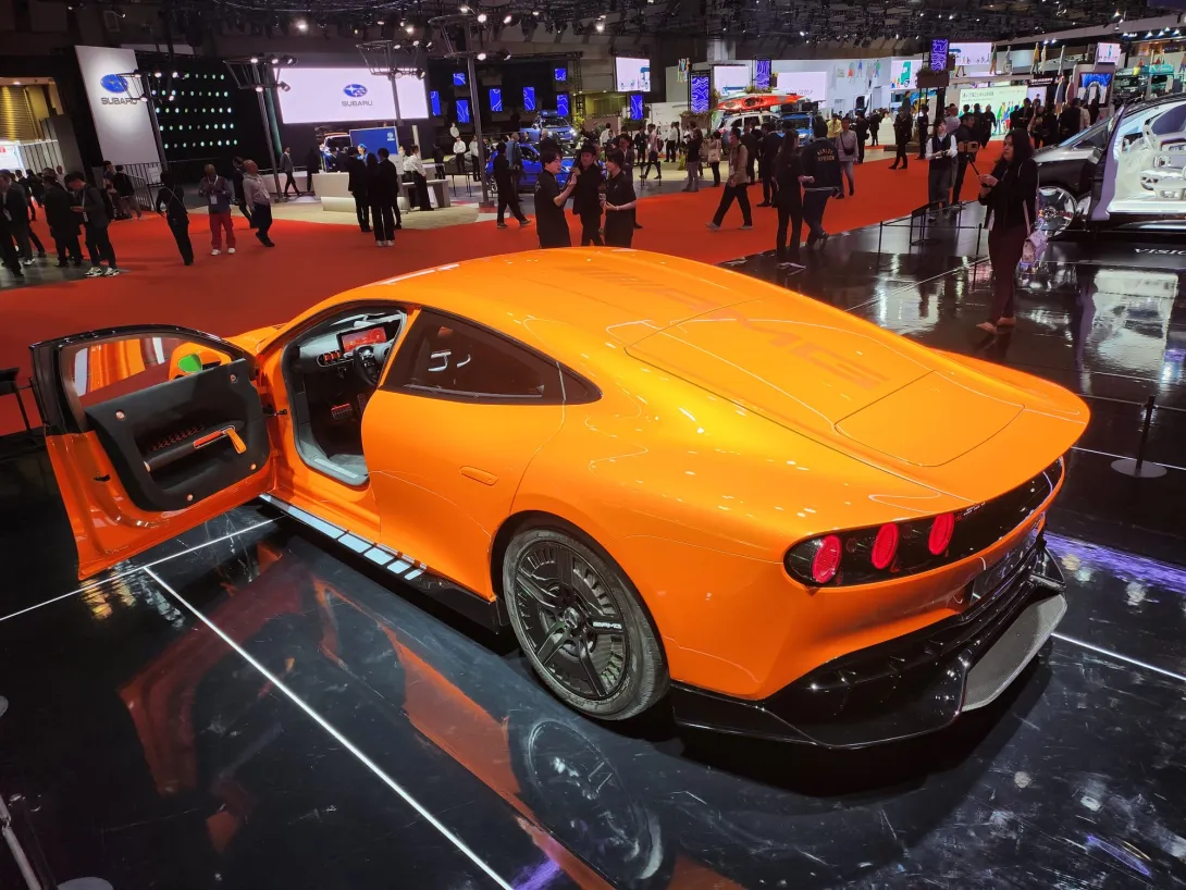 Tokion autonäyttely