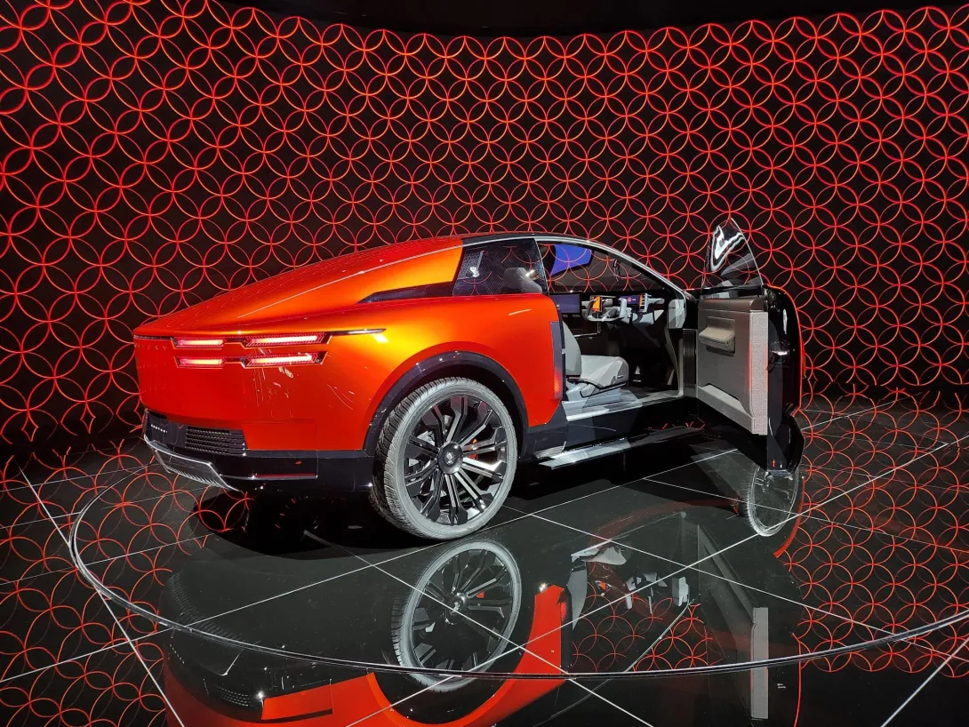 Tokion autonäyttely