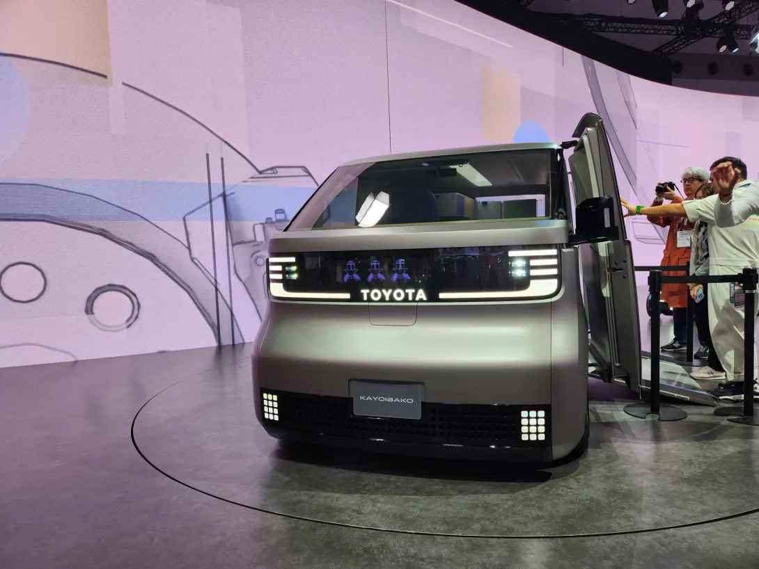 Tokion autonäyttely