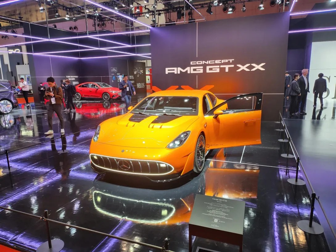 Tokion autonäyttely