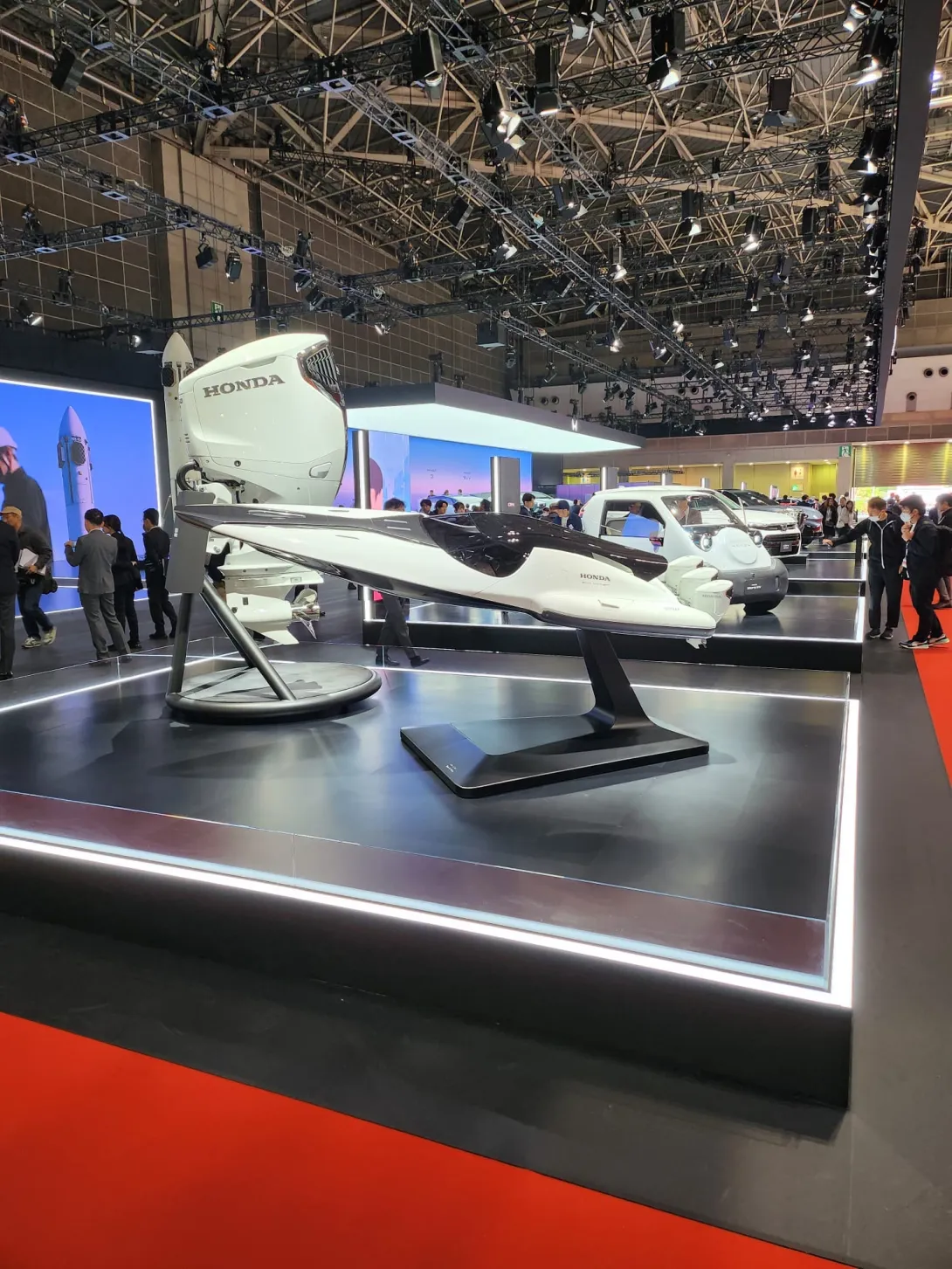 Tokion autonäyttely