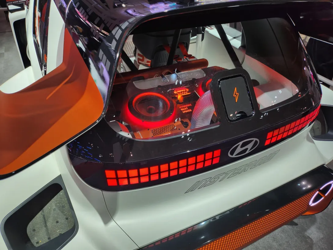 Tokion autonäyttely