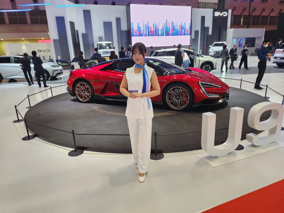 Tokion autonäyttely