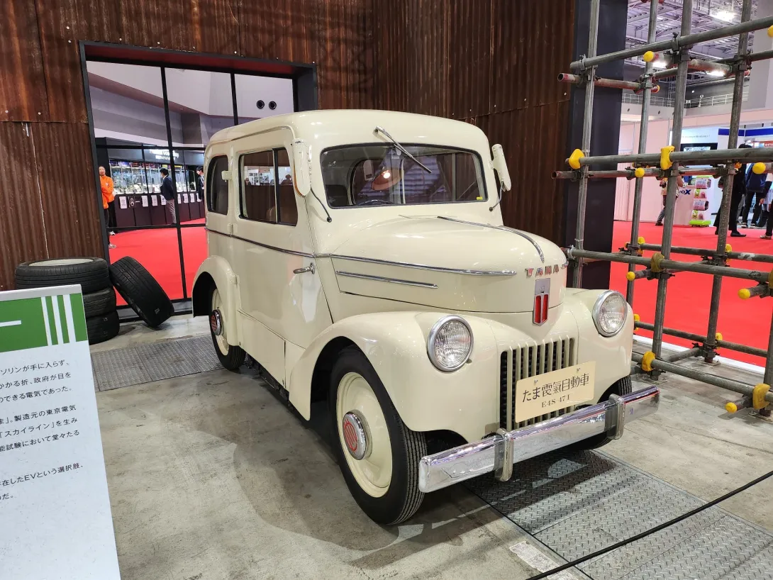 Tokion autonäyttely