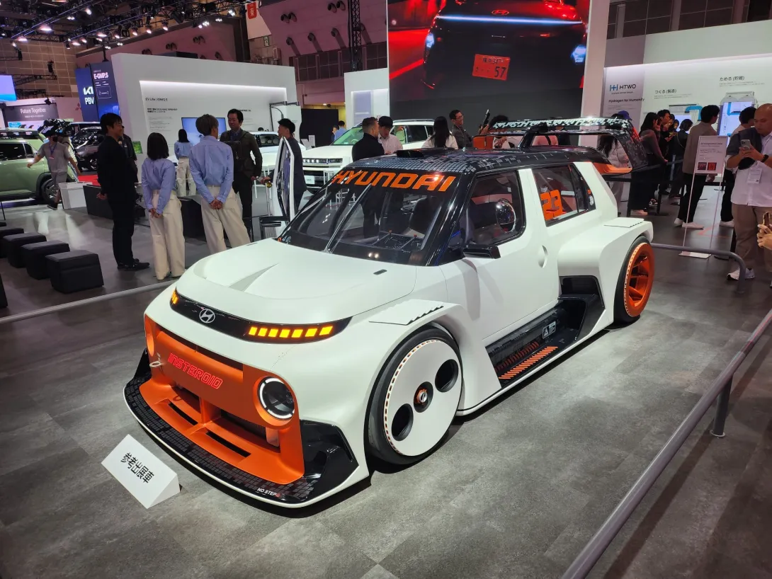 Tokion autonäyttely