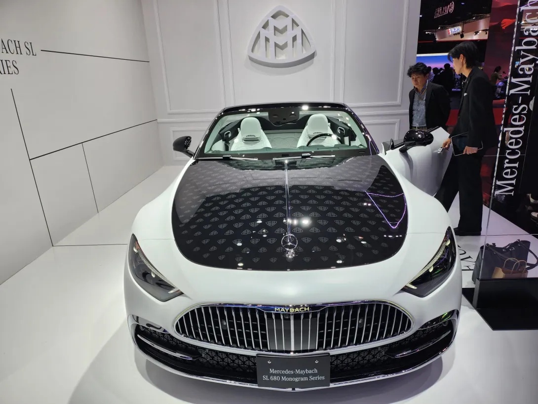 Tokion autonäyttely