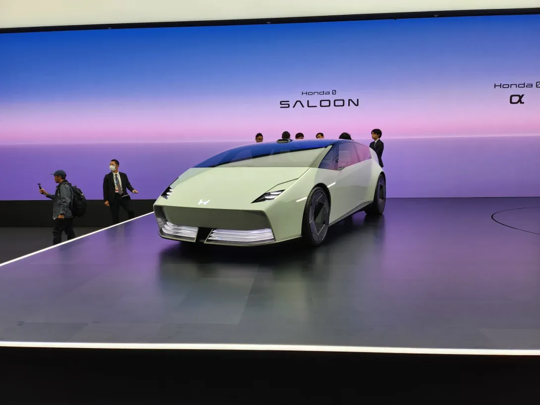 Tokion autonäyttely