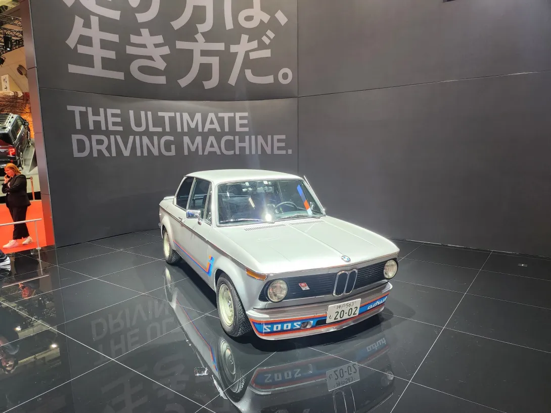 Tokion autonäyttely